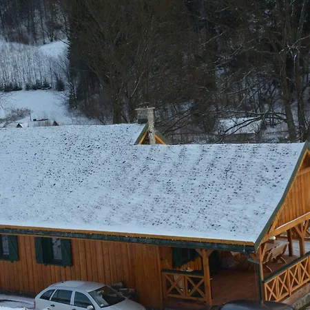 Pod Zielonym Dachem Casa de Férias *